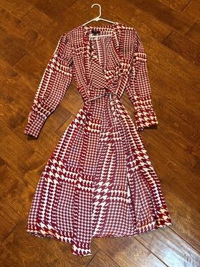 Women's Red and Cream Houndstooth Wrap Dress